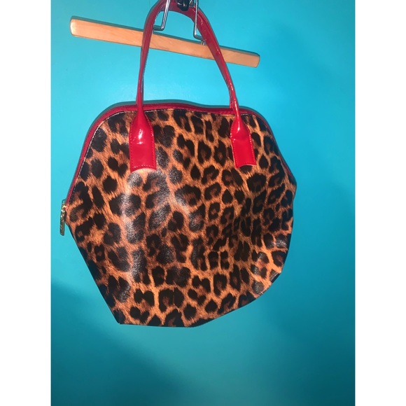 ELIZABETH ARDEN LEOPARD PRINT PURSE WITH RED HANDLES - Picture 1 of 3